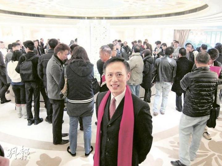 信置營業部總經理田兆源指出，御金．國峯過去3日吸引1.5萬人次參觀示範單位。（林浩民攝）