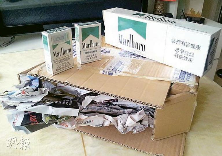 有買家指在淘寶網商店訂購私煙後，網站透過速遞公司於3天內將私煙送到買家寓所。記者所見，一條由珠海速遞來港的私煙以特大紙皮盒包裝，紙皮面並無任何字眼顯示是煙支。（明報記者攝） （明報製圖）