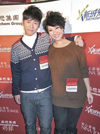 許廷鏗與鄭欣宜已準備聖誕禮物送給同事。(攝影/記者:孫慧莊) 許廷鏗與鄭欣宜已準備聖誕禮物送給同事。(攝影/記者:孫慧莊)