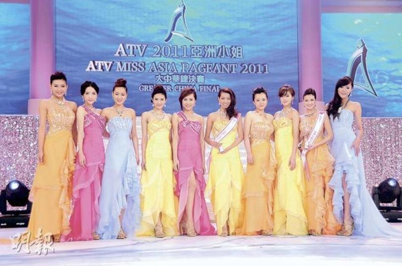 楊鑫婷(左起)、馮雪冰、王家敏、馮虞軒、梁樂思、胡主莉、陳一荻、張瑋純、裘琳及林汧安順利躋身亞洲小姐總決賽。(攝影:鍾偉茵) 是非亞姐(17)馮虞軒(右起)、(18)王家敏與熱門的(19)馮雪冰及(20)楊鑫婷順利入總決賽再鬥過。(攝影:鍾偉茵) (6)裘琳憑美好身段與笑容,奪得「大中華親善小姐大獎」。(攝影:鍾偉茵) (14)胡主莉成為「大中華親善小姐大獎」得主。(攝影:鍾偉茵) (2)林汧安成為時尚魅力大獎得主。(攝影:鍾偉茵) (見圖)奪得「最是非精大獎一臉委屈。(攝影:鍾偉茵) 落選亞洲 楊鑫婷(左起)、馮雪冰、王家敏、馮虞軒、梁樂思、胡主莉、陳一荻、張瑋純、裘琳及林汧安順利躋身亞洲小姐總決賽。(攝影:鍾偉茵) 是非亞姐(17)馮虞軒(右起)、(18)王家敏與熱門的(19)馮雪冰及(20)楊鑫婷順利入總決賽再鬥過。(攝影:鍾偉茵) (6)裘琳憑美好身段與笑容,奪得「大中華親善小姐大獎」。(攝影:鍾偉茵) (14)胡主莉成為「大中華親善小姐大獎」得主。(攝影:鍾偉茵) (2)林汧安成為時尚魅力大獎得主。(攝影:鍾偉茵) (見圖)奪得「最是非精大獎一臉委屈。(攝影:鍾偉茵) 落選亞洲