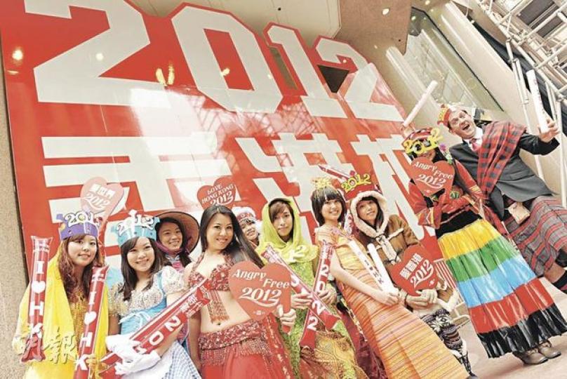 今年銅鑼灣時代廣場的「蘋果倒數」活動中，主辦單位將安排數十組代表不同國家的朋友，與市民倒數迎接新一年。（劉焌陶攝）