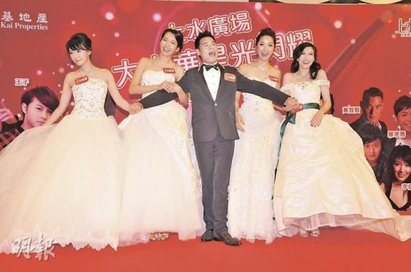 呂慧儀（左起）、黃智賢、李亞男、姚子羚穿婚紗禮服倒數搵銀。（攝影/記者：孫華中）