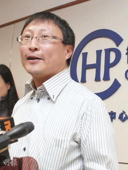 衛生防護中心總監曾浩輝稱,雖然他們在添馬艦政府總部多處找到退伍軍人症病菌,但不代表出現爆發,而在大樓內工作的人員亦可如常上班。(雲錦鋒攝) 添馬艦政府總部及立法會大樓的飯堂或咖啡室的3個廚房鋅盆,驗出退伍軍人病菌。圖為政府總部東翼其中一個飯堂的鋅盆,但未知是否出事地方。(李澤彤攝) 衛生防護中心總監曾浩輝稱,雖然他們在添馬艦政府總部多處找到退伍軍人症病菌,但不代表出現爆發,而在大樓內工作的人員亦可如常上班。(雲錦鋒攝) 添馬艦政府總部及立法會大樓的飯堂或咖啡室的3個廚房鋅盆,驗出退伍軍人病菌。圖為政府總部東翼其中一個飯堂的鋅盆,但未知是否出事地方。(李澤彤攝)