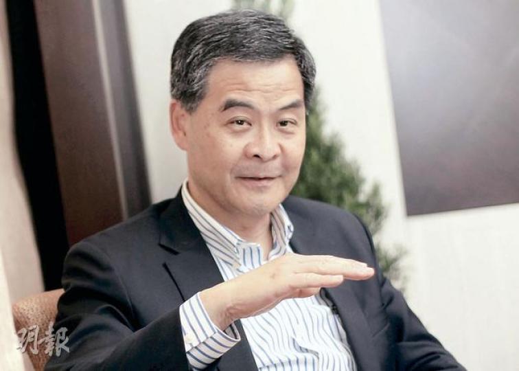 特首參選人梁振英認為,2017特首選舉的門檻應該比較寬鬆,不應比今天的競爭情况有所倒退。(李澤彤攝) (明報製圖) 特首參選人梁振英認為,2017特首選舉的門檻應該比較寬鬆,不應比今天的競爭情况有所倒退。(李澤彤攝) (明報製圖)