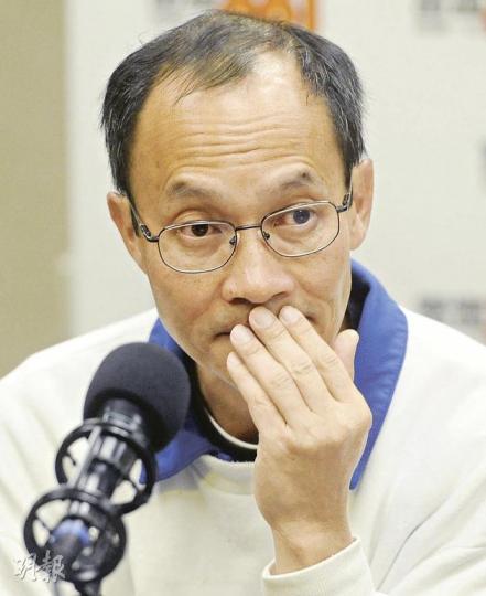 港大民意研究計劃總監鍾庭耀（圖）昨出席商台節目時表示，中聯辦宣傳文體部部長郝鐵川對港大民調的批評，偏離學術研究，他不願再糾纏。（尹錦恩攝）