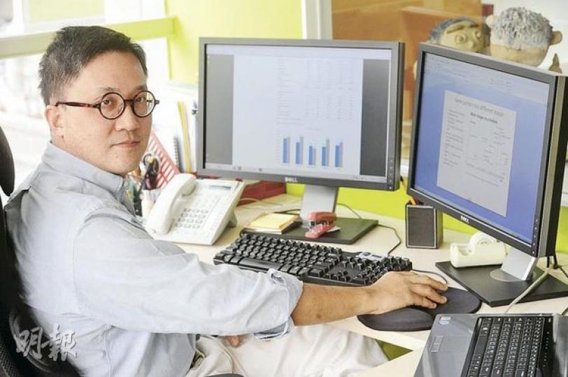 陸東指出,今年內地政府換屆有政策風險,但最近已調低存款準備金率,估計農曆年前有可能再多放水一次,利好股市。(尹錦恩攝) 陸東指出,今年內地政府換屆有政策風險,但最近已調低存款準備金率,估計農曆年前有可能再多放水一次,利好股市。(尹錦恩攝)