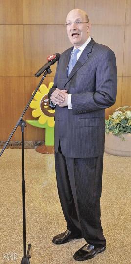 被問及會否延續「搭百賞一」優惠，新任港鐵行政總裁韋達誠稱有關優惠已完結，期望繼續提供其他優惠，惠及長者、學生等不同社群。（林振東攝）