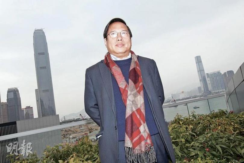 維港兩岸金融地標林立，大連鎖店遍地開花，泛民特首參選人、民主黨何俊仁認為，政府必須多管齊下，打倒地產、金融霸權，還市民一個公義社會。（李紹昌攝）