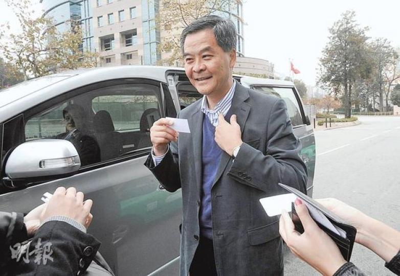 特首參選人梁振英說，預算案須按照《基本法》量入為出，他批評現時審視收支平衡只看12個月，時間太短。（余俊亮攝）