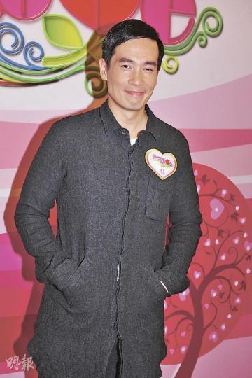 陳豪覺得他與林保怡、黃德斌合唱的《年少無知》受歡迎，已不介懷有否獎項。（攝影：劉永銳） 李亞男笑言心境還年輕，故未有結婚計劃。（攝影：劉永銳）