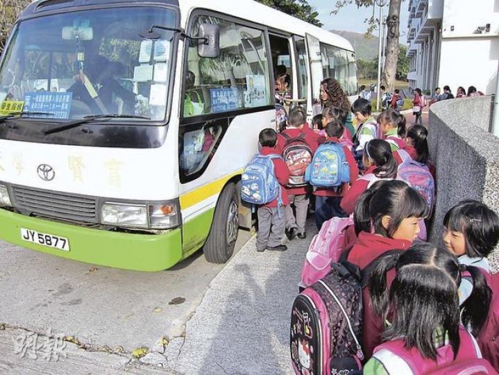 鳳溪第一小學校內約共700名學生，當中近半為跨境學童，每日均需乘保母車過關往返內地的福田、布吉及羅湖等地的寓所。（錢瑋琪攝）