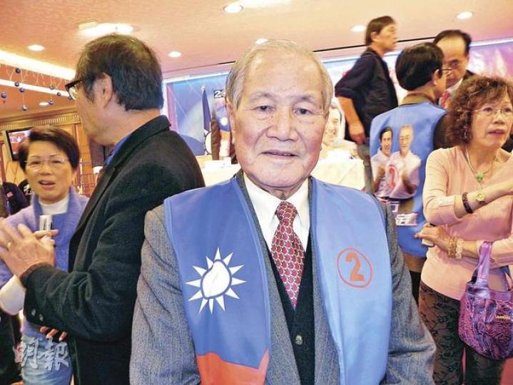 中山學會創會會長陳良楫表示，今年組成數十個團隊分批返台灣各地投票，今日（12日）是最多人抵達的日子。（李泉攝） 台灣成功大學畢業的香港人周君鐸表示，他已把台南當作了自己的「第二故鄉」。（李泉攝）