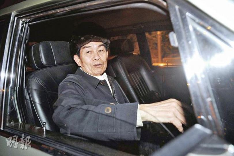 簡炳墀昨單獨駕車返回上水住所，他說不知道控方申請加刑之事，淡然說，「我都七十幾歲人，無乜好擔心」。（余俊亮攝）