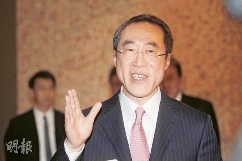 特首參選人唐英年昨出席座談會後,重申市建局工作「不可當是一盤生意」做,須就市建局職能作根本性檢討。(李紹昌攝) 特首參選人唐英年昨出席座談會後,重申市建局工作「不可當是一盤生意」做,須就市建局職能作根本性檢討。(李紹昌攝)