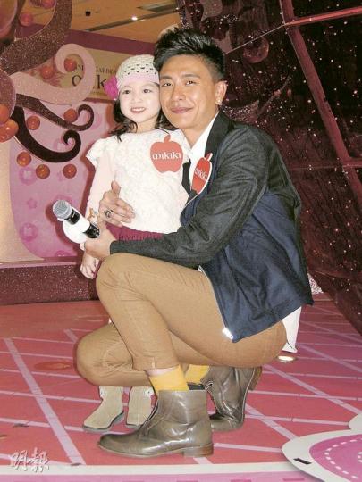 黃宗澤被混血小妹妹迷暈得一陣陣，幸好只是小朋友，相信女友胡杏兒也不會呷醋。（攝影/記者：唐嘉晞）