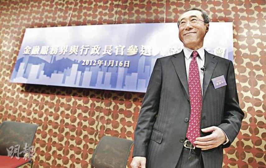 唐英年昨稱沒有講過《基本法》保障丁屋「僭建權」,強調香港要依法行事。他前日的說法是處理村屋僭建除守法外,亦要尊重基本法訂明原居民法定的權益。(林振東攝) 梁振英強調自己也想得到鄉議局選委支持,但不能只顧個別人士利益,要看整體社會利益。(林振東攝) 唐英年昨稱沒有講過《基本法》保障丁屋「僭建權」,強調香港要依法行事。他前日的說法是處理村屋僭建除守法外,亦要尊重基本法訂明原居民法定的權益。(林振東攝) 梁振英強調自己也想得到鄉議局選委支持,但不能只顧個別人士利益,要看整體社會利益。(林振東攝)