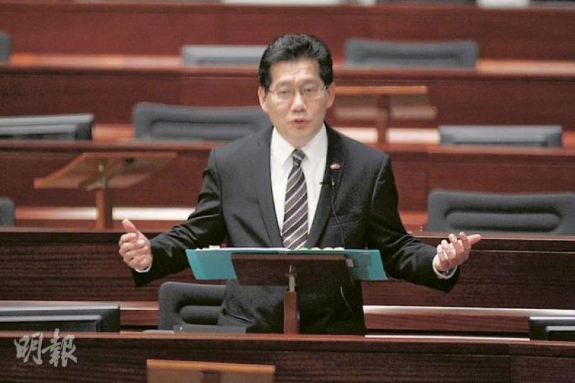 商務及經濟發展局長蘇錦樑昨日在立法會談到D&G風波時，認為不會影響旅遊業。（郭慶輝攝）