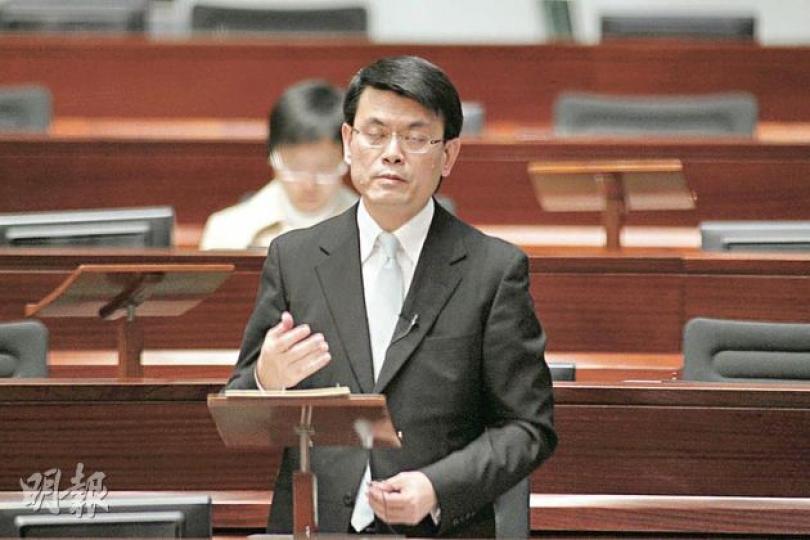 環境局長邱騰華表示，披露有關兩電的5年計劃和每年實際投資的具體數據，期望最終立會不需動用權力及特權法。（郭慶輝攝）