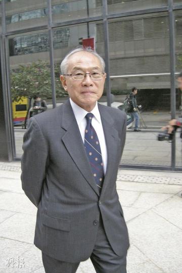 港大外科學系前系主任黃健靈,多番推搪財務處要求索取中心財務報告,事件最終驚動大學核數委員會。(林景輝攝) 港大外科學系前系主任黃健靈,多番推搪財務處要求索取中心財務報告,事件最終驚動大學核數委員會。(林景輝攝)