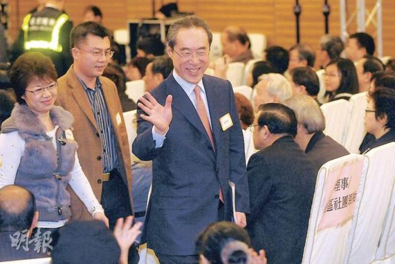 特首參選人唐英年表示有信心當選﹕「我有口號給自己的,『I run to win』,我參選就是要贏。」這名句曾在1981年奧斯卡最佳影片《烈火戰車》出現(I run to win. If I can't win, I won't run!),故事講述兩個短跑選手為參加奧運而苦練。美國國務卿希拉里2008年競逐總統提名時,亦說過「I am in to win」。(余俊亮攝) 特首參選人梁振英昨重申,特首選舉民調必須具公信力,任何人不應干預民調機構的運作。圖為他出席「為香港選賢能」論壇,和約150名選 特首參選人唐英年表示有信心當選﹕「我有口號給自己的,『I run to win』,我參選就是要贏。」這名句曾在1981年奧斯卡最佳影片《烈火戰車》出現(I run to win. If I can't win, I won't run!),故事講述兩個短跑選手為參加奧運而苦練。美國國務卿希拉里2008年競逐總統提名時,亦說過「I am in to win」。(余俊亮攝) 特首參選人梁振英昨重申,特首選舉民調必須具公信力,任何人不應干預民調機構的運作。圖為他出席「為香港選賢能」論壇,和約150名選