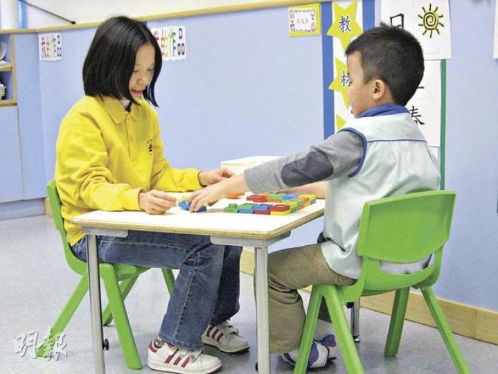 有感近年難聘請曾修讀特殊幼兒教育課程的導師,協康會今年與公開大學合辦特殊幼兒教育文憑及學士課程。(袁柏恩攝) 有感近年難聘請曾修讀特殊幼兒教育課程的導師,協康會今年與公開大學合辦特殊幼兒教育文憑及學士課程。(袁柏恩攝)