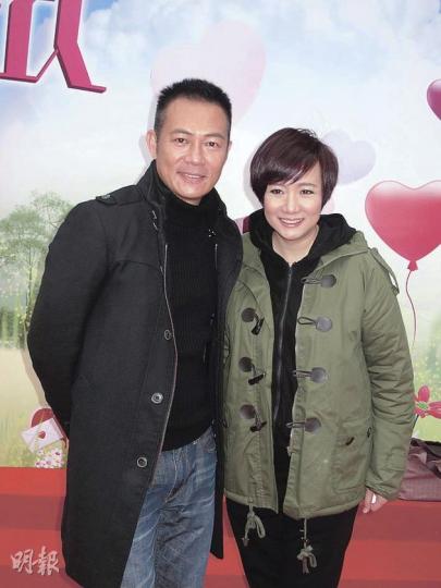 張兆輝、娥姐與同劇演員夾錢食團年飯，並互相提早拜年。（攝影/記者：梁榮達）