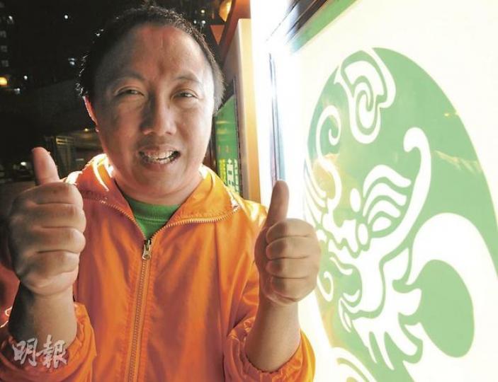 社工龍緯汶稱,因自己姓氏罕見,曾有新朋友以為他是少數族裔,亦成為他與南亞裔人士打開話題的題材。他希望龍年本港貧富懸殊消失。(劉焌陶攝) 社工龍緯汶稱,因自己姓氏罕見,曾有新朋友以為他是少數族裔,亦成為他與南亞裔人士打開話題的題材。他希望龍年本港貧富懸殊消失。(劉焌陶攝)