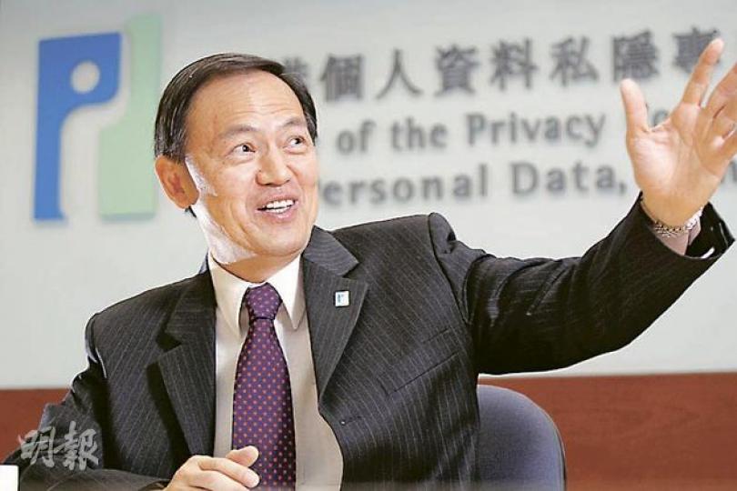 個人資料私隱專員蔣任宏指出,目前政府就《私隱條例》提出的修訂,或會造成制度漏洞,讓商人以不當手法收集市民資料,建議政府取消「延遲通知」的建議,讓直銷業能在一個健全的制度下做生意。(郭慶輝攝) 個人資料私隱專員蔣任宏指出,目前政府就《私隱條例》提出的修訂,或會造成制度漏洞,讓商人以不當手法收集市民資料,建議政府取消「延遲通知」的建議,讓直銷業能在一個健全的制度下做生意。(郭慶輝攝)
