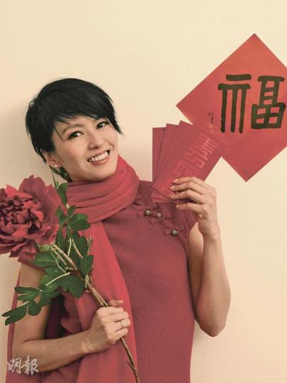 梁詠琪今年第一年與老公Sergio(圖2)派利市,表現甚雀躍。(微博圖片) (圖2)(微博圖片) 梁詠琪今年第一年與老公Sergio(圖2)派利市,表現甚雀躍。(微博圖片) (圖2)(微博圖片)