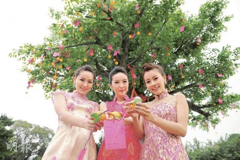 王家敏(左起)、馮雪冰、洪利朱為香港祈福,希望大家開心平安。(攝影:鍾偉茵) 馮雪冰返鄉下度歲及探望家人。(攝影:鍾偉茵) 王家敏希望在演戲方面有好的發展。(攝影:鍾偉茵) 洪利朱不排除留港發展事業。(攝影:鍾偉茵) 王家敏(左起)、馮雪冰、洪利朱為香港祈福,希望大家開心平安。(攝影:鍾偉茵) 馮雪冰返鄉下度歲及探望家人。(攝影:鍾偉茵) 王家敏希望在演戲方面有好的發展。(攝影:鍾偉茵) 洪利朱不排除留港發展事業。(攝影:鍾偉茵)