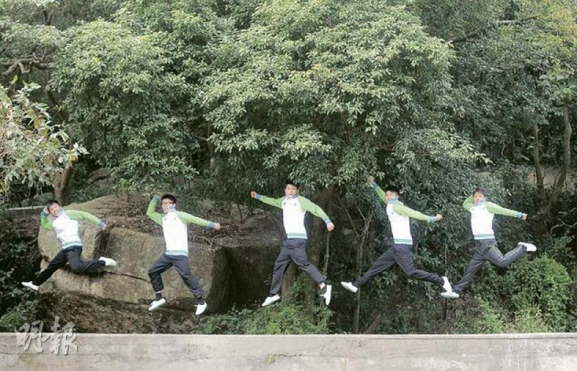 5名正生書院小伙子年紀輕輕卻已經歷崎嶇人生,在長跑當中他們悟出只有在苦痛中堅持下去才會有進步。他們下月5日會出戰半馬拉松,誓言會堅持跑畢全程。圖為白泰宗(左起)、譚博文、黎宗達、胡英傑和Raj。(余俊亮攝) 5名正生書院小伙子年紀輕輕卻已經歷崎嶇人生,在長跑當中他們悟出只有在苦痛中堅持下去才會有進步。他們下月5日會出戰半馬拉松,誓言會堅持跑畢全程。圖為白泰宗(左起)、譚博文、黎宗達、胡英傑和Raj。(余俊亮攝)