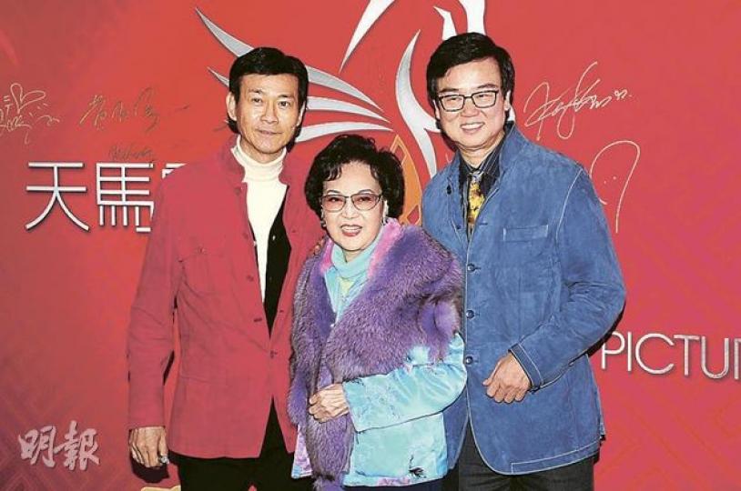 鄭少秋、李香琴及黃百嗚出席天馬電影公司春茗。(攝影﹕娛樂組) 鄭少秋、李香琴及黃百嗚出席天馬電影公司春茗。(攝影﹕娛樂組)