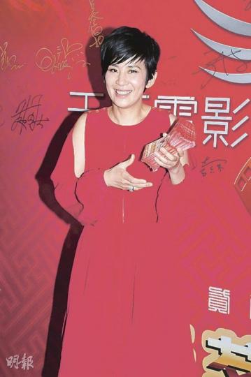 吳君如不覺穿平底鞋的李嘉欣懷了龍胎。(攝影/記者﹕鍾一虹) 吳君如不覺穿平底鞋的李嘉欣懷了龍胎。(攝影/記者﹕鍾一虹)