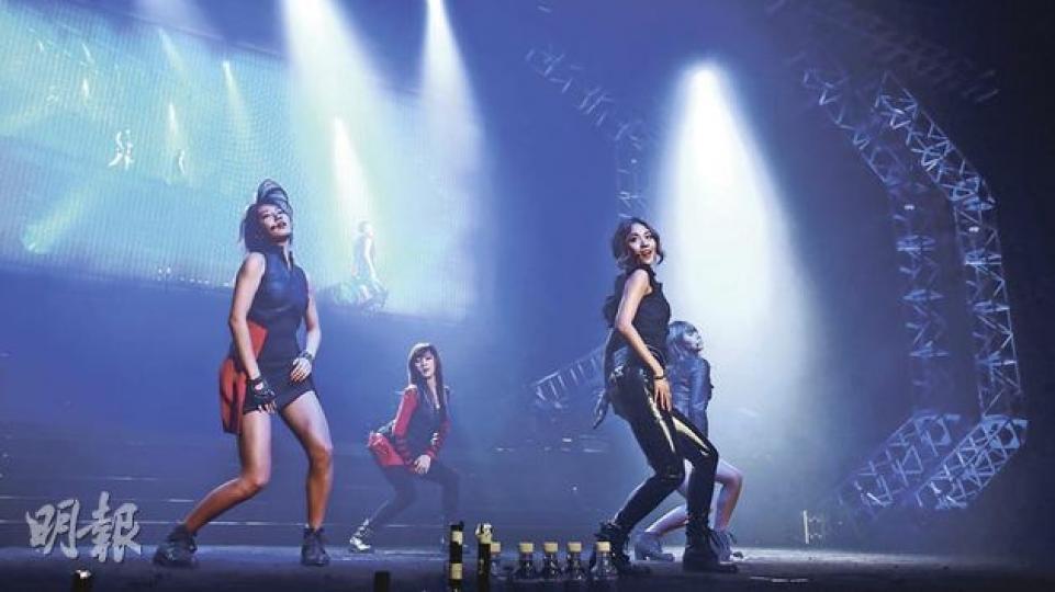 miss A的性感演出搶盡風頭。(微博圖片) 去年年底橫掃多個新人獎的B1A4首次到澳門演出。(微博圖片) Infinite把演唱會推至高潮,超水準的現場演出令觀眾尖叫不斷。(微博圖片) miss A的性感演出搶盡風頭。(微博圖片) 去年年底橫掃多個新人獎的B1A4首次到澳門演出。(微博圖片) Infinite把演唱會推至高潮,超水準的現場演出令觀眾尖叫不斷。(微博圖片)