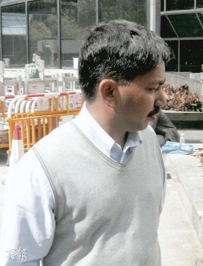 黃健靈印度籍家傭兼司機Arunasalam Muthu Kalanchiam,承認曾向黃稱「講真話會有麻煩」,但否認是因為得知自己違反僱傭合約而這樣說。(林景輝攝) 黃健靈印度籍家傭兼司機Arunasalam Muthu Kalanchiam,承認曾向黃稱「講真話會有麻煩」,但否認是因為得知自己違反僱傭合約而這樣說。(林景輝攝)