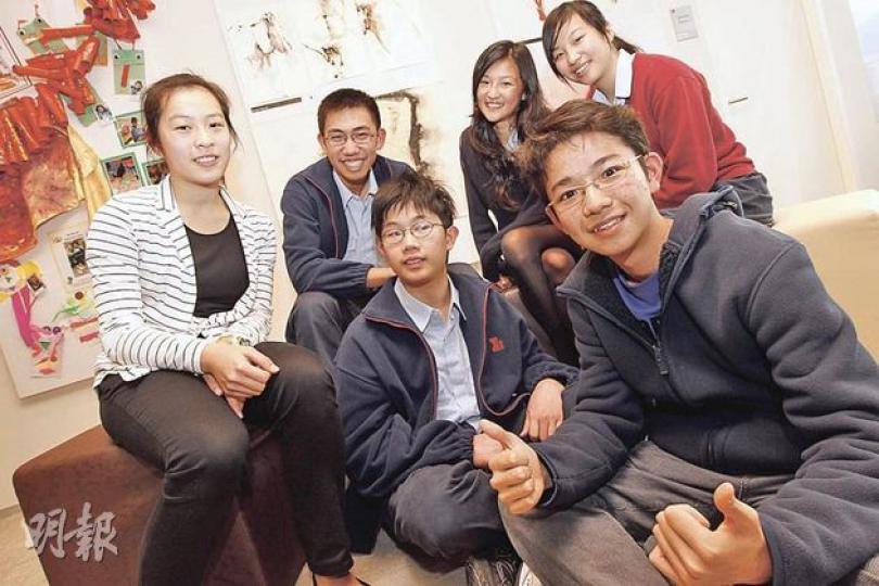 英基學校6名學生於去年6月舉行的IGCSE考試中,考獲不同學科的全球最高分,成為「狀元中的狀元」。前排左起為霍昭穎、鄧容尚、何潤南,後排左起為劉海昊、王瀟怡及江倩婷。(李紹昌攝) 英基學校6名學生於去年6月舉行的IGCSE考試中,考獲不同學科的全球最高分,成為「狀元中的狀元」。前排左起為霍昭穎、鄧容尚、何潤南,後排左起為劉海昊、王瀟怡及江倩婷。(李紹昌攝)