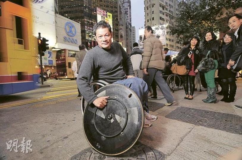 新加坡殘奧選手黎百樂說,自己曾在日本、中國、泰國及歐洲參與輪椅馬拉松比賽,但未曾見過選手可以「行得走得」,質疑渣打馬拉松輪椅賽選手資格有漏洞。(葉漢華攝) 新加坡殘奧選手黎百樂說,自己曾在日本、中國、泰國及歐洲參與輪椅馬拉松比賽,但未曾見過選手可以「行得走得」,質疑渣打馬拉松輪椅賽選手資格有漏洞。(葉漢華攝)