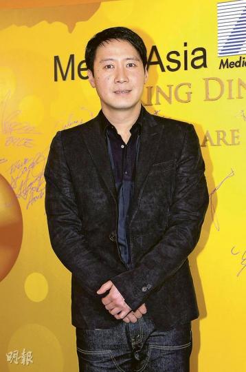 由美國度假返港的黎明,再次否認太太樂基兒懷孕。(攝影﹕鍾偉茵、黃梓烜)日本樂隊EXILE的兩名成員Hiro(左)及Atsushi(右)盛裝出席。(攝影﹕鍾偉茵、黃梓烜)吳彥祖拖埋太太Lisa S.出席春茗。(攝影﹕鍾偉茵、黃梓烜)陳冠希透露今日將參與渣打馬拉松的全馬賽事。(攝影﹕鍾偉茵、黃梓烜) 由美國度假返港的黎明,再次否認太太樂基兒懷孕。(攝影﹕鍾偉茵、黃梓烜)日本樂隊EXILE的兩名成員Hiro(左)及Atsushi(右)盛裝出席。(攝影﹕鍾偉茵、黃梓烜)吳彥祖拖埋太太Lisa S.出席春茗。(攝影﹕鍾偉茵、黃梓烜)陳冠希透露今日將參與渣打馬拉松的全馬賽事。(攝影﹕鍾偉茵、黃梓烜)