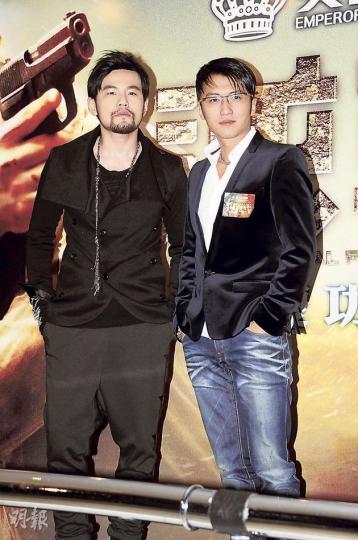 電影《逆戰》全球票房收1.5億港元,香港票房為1800萬元,如此好成績,兩位男主角周杰倫(左)及謝霆鋒(右)當然飲得杯落。(攝影:黃梓烜、孫華中) 電影《逆戰》全球票房收1.5億港元,香港票房為1800萬元,如此好成績,兩位男主角周杰倫(左)及謝霆鋒(右)當然飲得杯落。(攝影:黃梓烜、孫華中)