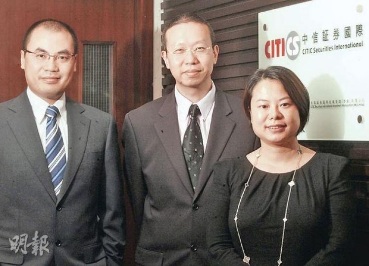 圖為中信證券董事甄啟智(中)、基金經理梁冠賢(左)和李璐。甄啟智強調,「背後的團隊做了很多工作」。 (劉焌陶攝) 圖為中信證券董事甄啟智(中)、基金經理梁冠賢(左)和李璐。甄啟智強調,「背後的團隊做了很多工作」。 (劉焌陶攝)