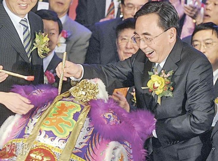 廣東省長朱小丹(右)昨日出席廣東社團總會新春團拜,為醒獅點睛。(余俊亮攝) 廣東省長朱小丹(右)昨日出席廣東社團總會新春團拜,為醒獅點睛。(余俊亮攝)