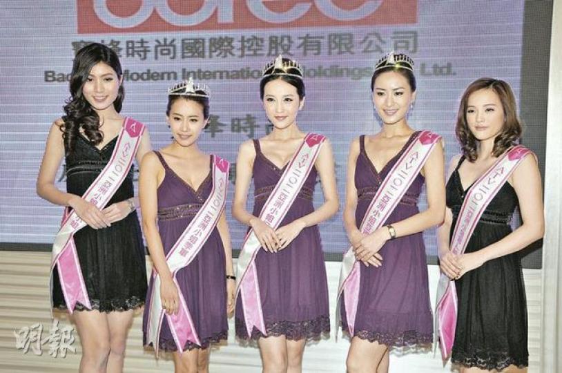陳思恩(左起)、洪利朱、馮雪冰、王家敏及井上雪莉出席頒獎活動,當中以大騷事業線的馮雪冰最搶鏡。(攝影:梁迺楠) 陳思恩(左起)、洪利朱、馮雪冰、王家敏及井上雪莉出席頒獎活動,當中以大騷事業線的馮雪冰最搶鏡。(攝影:梁迺楠)