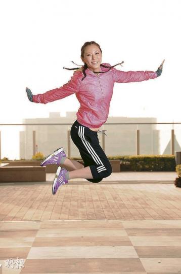 粉紅色風褸 $599 -- 「Competition」adizero feather跑鞋$799(攝影:梁迺楠) 紫色羽絨$1199 -- 「Competition」adizero feather跑鞋$799(攝影:梁迺楠) 銀白色風褸 $599 -- 「Competition」adizero feather跑鞋$799(攝影:梁迺楠) 藍色風褸$599 -- 「Stability」adizero tempo 4跑鞋$769(攝影:梁迺楠) 粉紅色羽絨外套$999 -- 「Stability」a 粉紅色風褸 $599 -- 「Competition」adizero feather跑鞋$799(攝影:梁迺楠) 紫色羽絨$1199 -- 「Competition」adizero feather跑鞋$799(攝影:梁迺楠) 銀白色風褸 $599 -- 「Competition」adizero feather跑鞋$799(攝影:梁迺楠) 藍色風褸$599 -- 「Stability」adizero tempo 4跑鞋$769(攝影:梁迺楠) 粉紅色羽絨外套$999 -- 「Stability」a