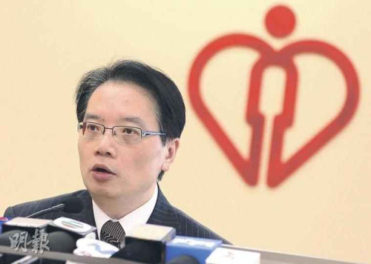 對於治療多發性硬化症病人,醫管局仍保留100步的審批標準,醫管局聯網服務總監張偉麟解釋,藥物對病情已惡化的病人幫助不大,而醫管局資助病人用藥需要考慮成效、安全性及成本效益。(李澤彤攝) 對於治療多發性硬化症病人,醫管局仍保留100步的審批標準,醫管局聯網服務總監張偉麟解釋,藥物對病情已惡化的病人幫助不大,而醫管局資助病人用藥需要考慮成效、安全性及成本效益。(李澤彤攝)