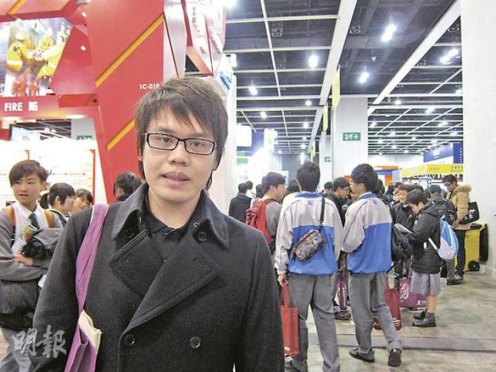 2009年中七畢業生馮先生認為，自己已完成高中課程，希望繼續進修以獲得更高學位，但不願「往下流」任職勞力工作。 （錢瑋琪攝）