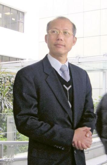 中醫夏德建昨供稱，活絡油有少許止血功效，跌打酒、跌打丸和「通脈丹」，主要用於止痛。（黃景怡攝）