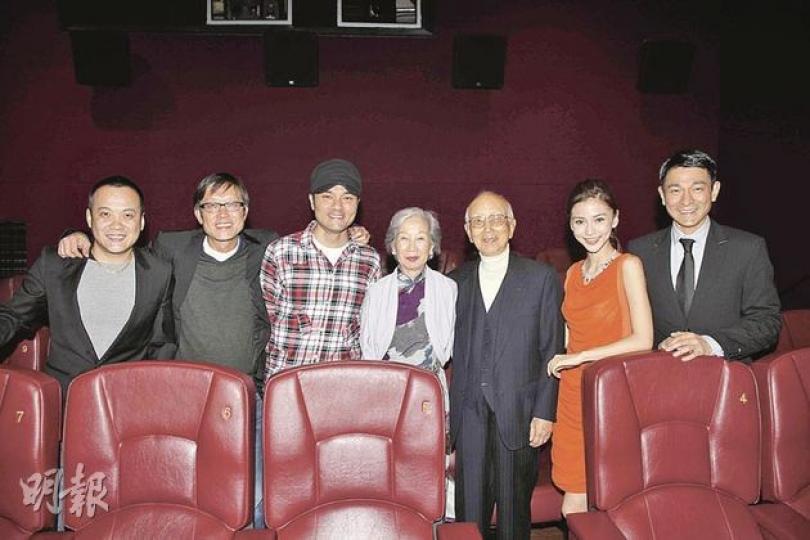劉偉強(左起)、林家棟、鄒文懷與太太、Angelababy為劉德華的《桃姐》免費客串。(攝影/記者:葉靜文) 劉德華與葉德嫻主演的《桃姐》奪獎無數,成為今年最矚目的港產電影。(攝影/記者:葉靜文) 羅蘭義助劉德華客串一角。(攝影/記者:葉靜文) 劉偉強(左起)、林家棟、鄒文懷與太太、Angelababy為劉德華的《桃姐》免費客串。(攝影/記者:葉靜文) 劉德華與葉德嫻主演的《桃姐》奪獎無數,成為今年最矚目的港產電影。(攝影/記者:葉靜文) 羅蘭義助劉德華客串一角。(攝影/記者:葉靜文)