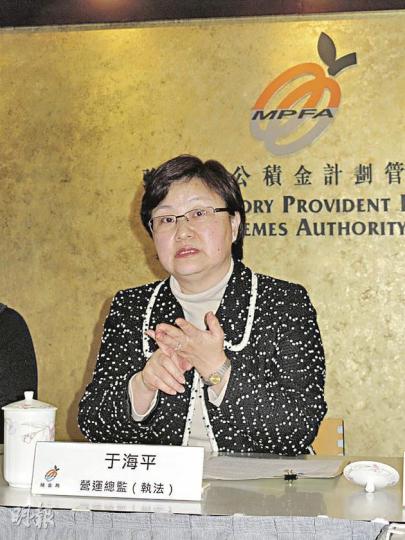 積金局營運總監(執法)于海平說,僱主以轉公司名等招數欠供強積金,一定要靠僱員舉報,當局才知悉。(陳佩儀攝) (明報製圖) 積金局營運總監(執法)于海平說,僱主以轉公司名等招數欠供強積金,一定要靠僱員舉報,當局才知悉。(陳佩儀攝) (明報製圖)