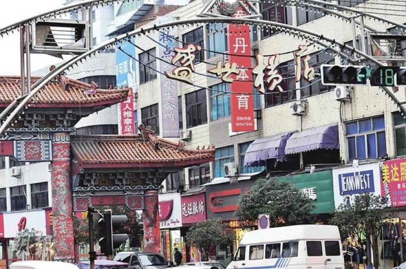 橫店市集是藝人收工後的消遣地方,星光處處。(攝影/記者﹕魏幼芳、林祖傑) 橫店市集是藝人收工後的消遣地方,星光處處。(攝影/記者﹕魏幼芳、林祖傑)
