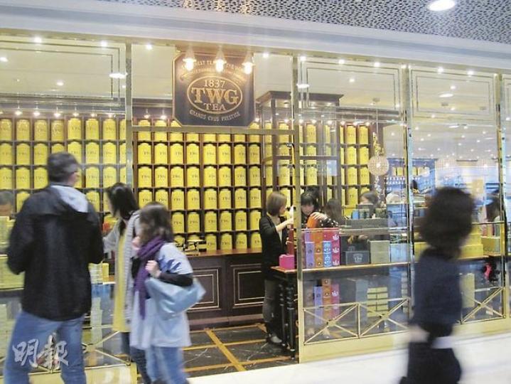 國金商場開業的「TWG」茶室,被捷榮集團指控侵權,昨日所見,茶室招牌有「TWG」字樣及橢圓外框。(黃景怡攝) 國金商場開業的「TWG」茶室,被捷榮集團指控侵權,昨日所見,茶室招牌有「TWG」字樣及橢圓外框。(黃景怡攝)